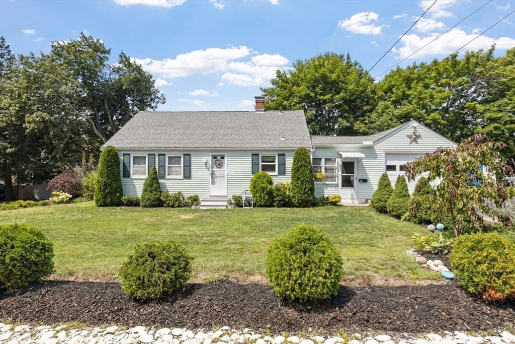 10 Margerie St, Plymouth MA 02360