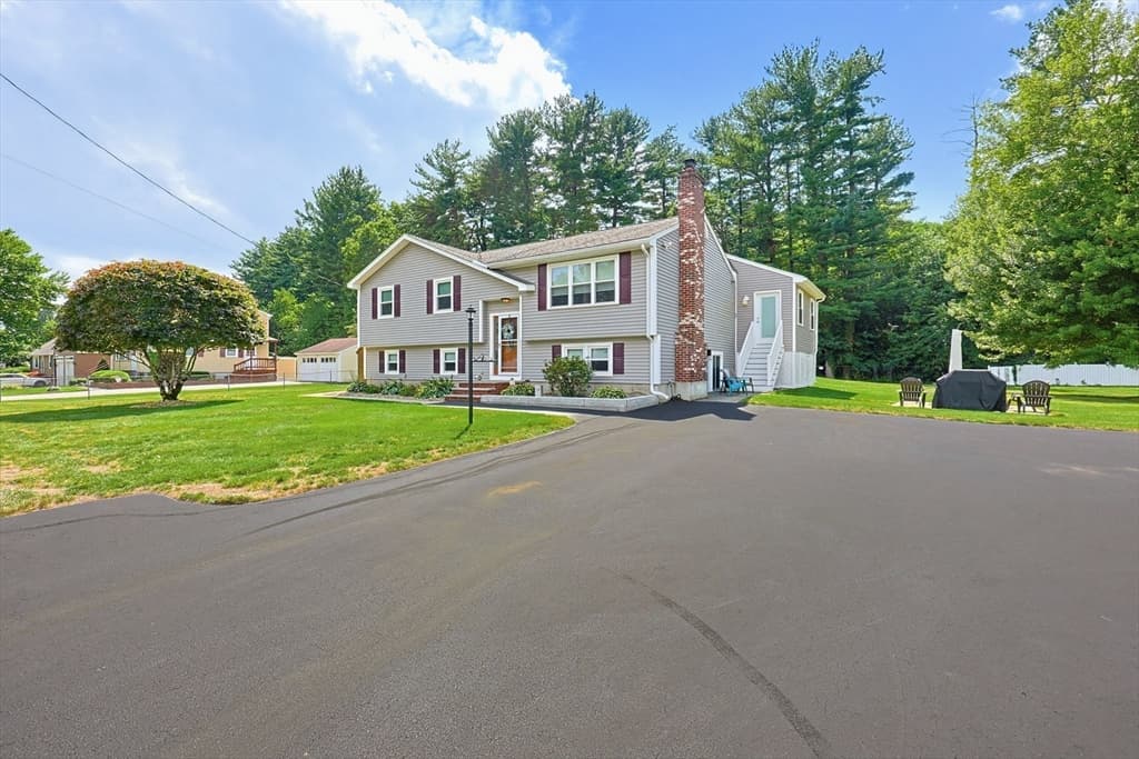 19 Bellflower Rd, Billerica MA 01821 photo 2
