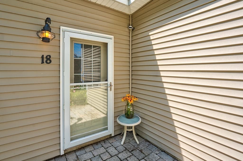 18 Woodland Dr, Lunenburg MA 01462 photo 2