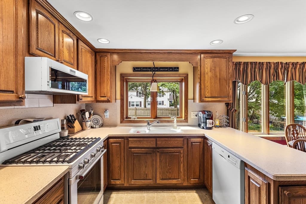 76 Forest Street, Lowell MA 01851 photo 14