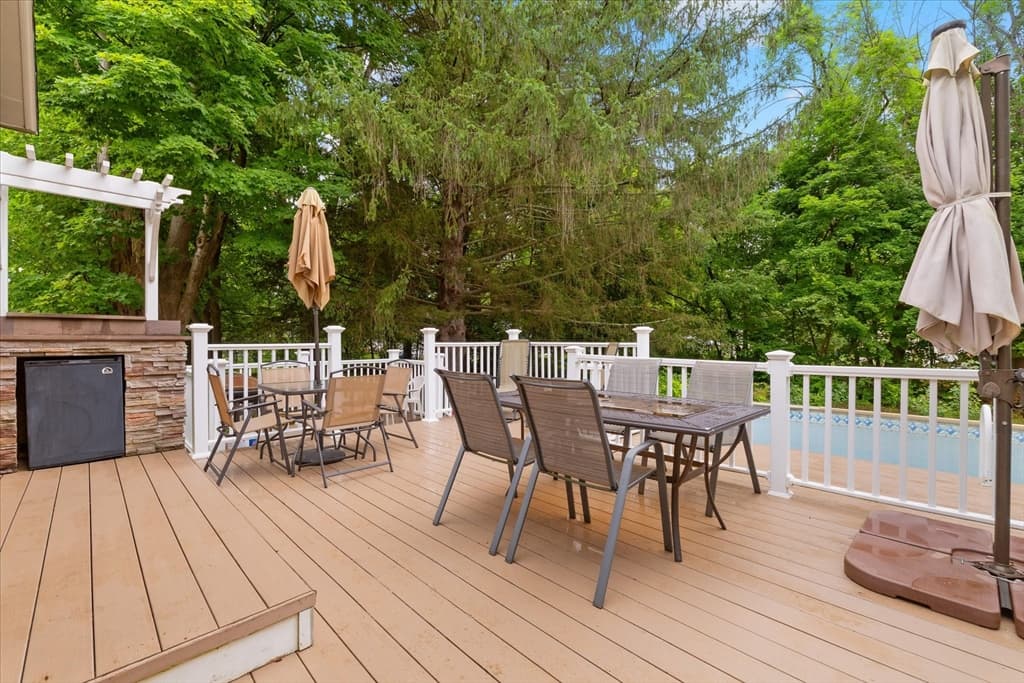 215 S Main St, Orange MA 01364 photo 6