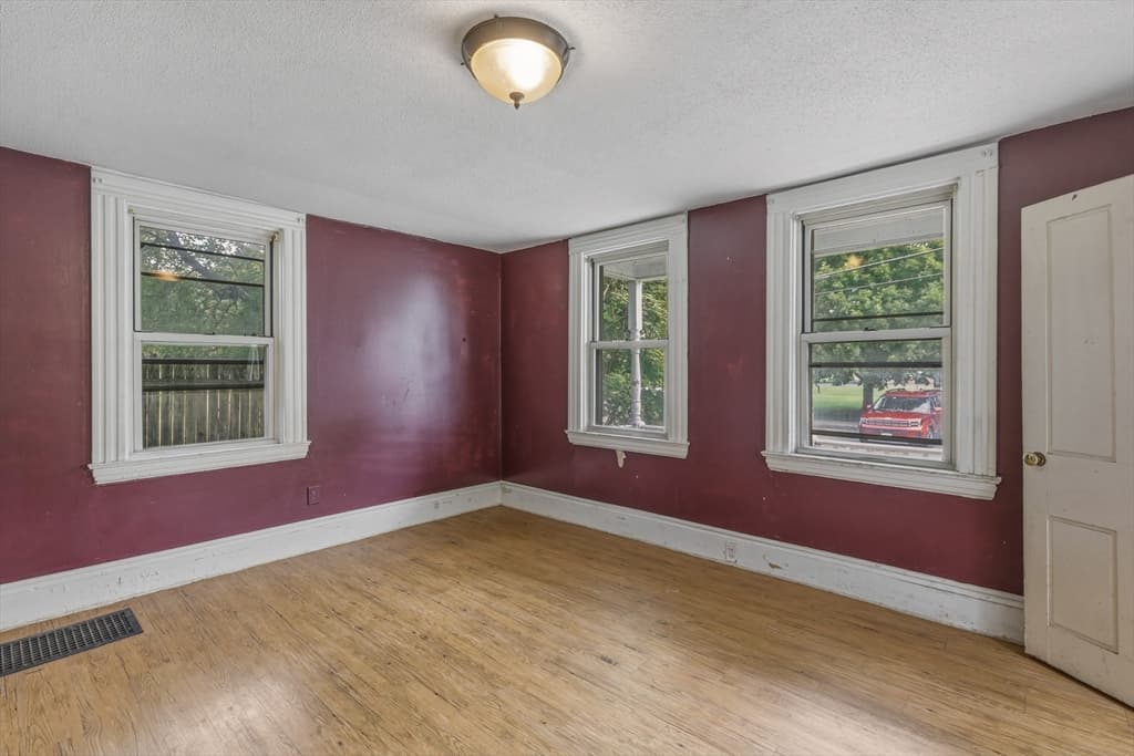 11 School St, Sunderland MA 01375 photo 7