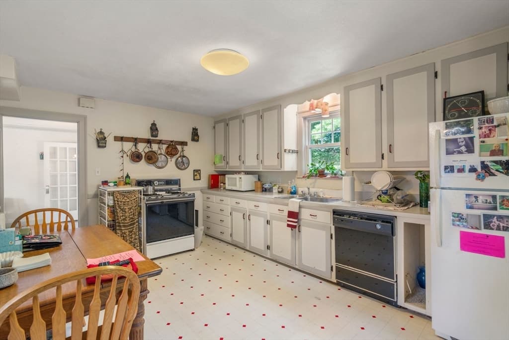 29 Laurel St., Arlington MA 02476 photo 6