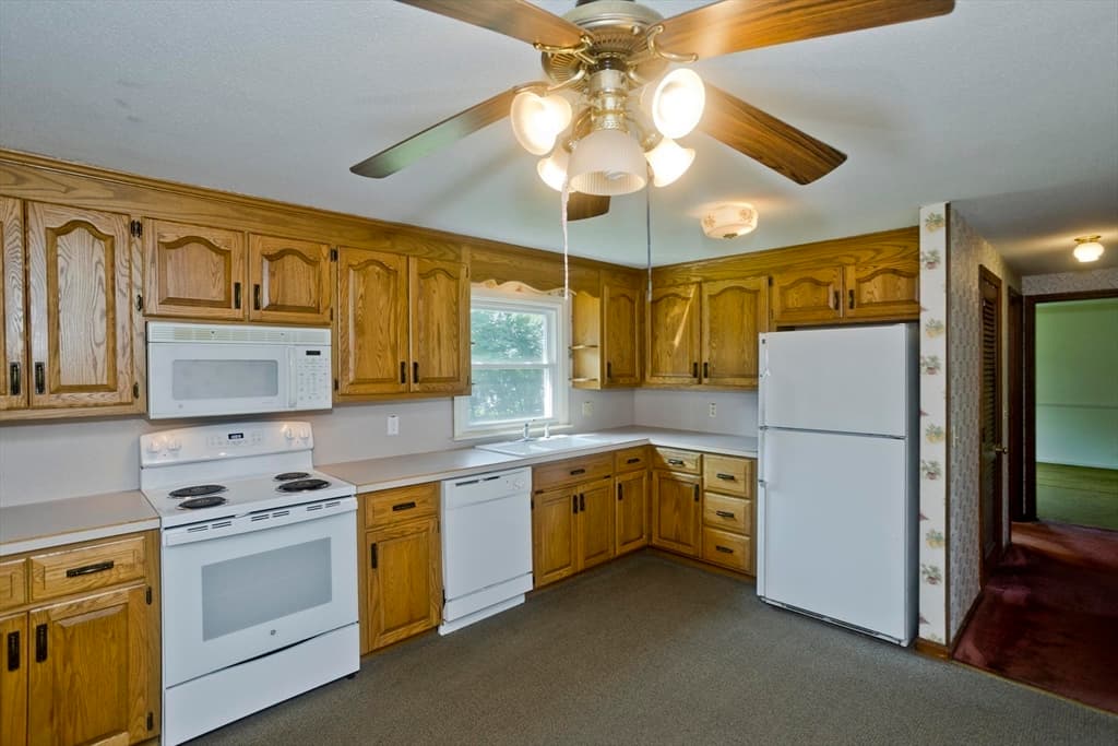 15 Fernwood Dr, Wilbraham MA 01095 photo 6