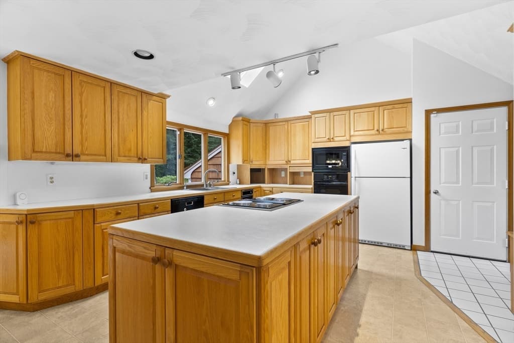 730 Lindsey St, Attleboro MA 02703 photo 9