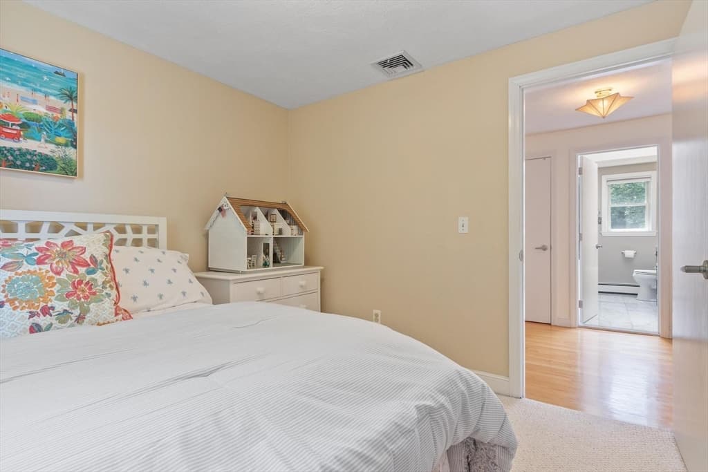82 Pine Street, Newton MA 02465 photo 27