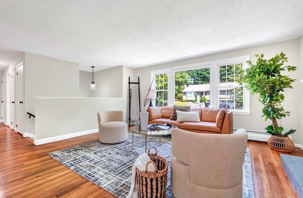 11 Appletree Lane, Bedford MA 01730 photo 3