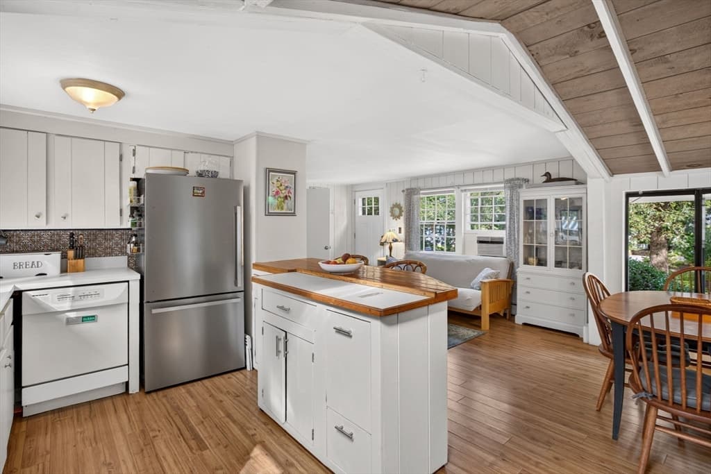 203 Monomoscoy Rd, Mashpee MA 02649 photo 14