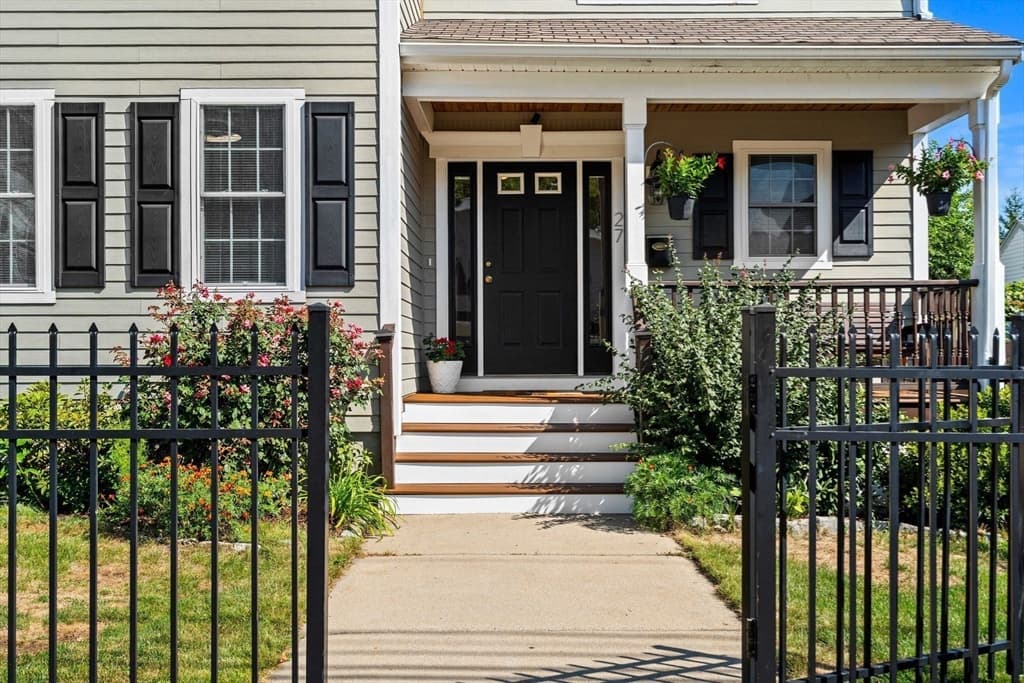 27 Hillock St, Boston MA 02131 photo 4