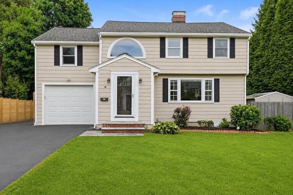 8 Wilson St, Wellesley MA 02482
