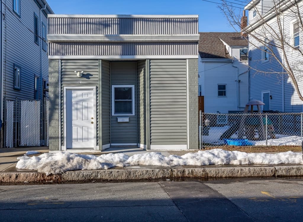 521 Kempton St, New Bedford MA 02740 photo 2