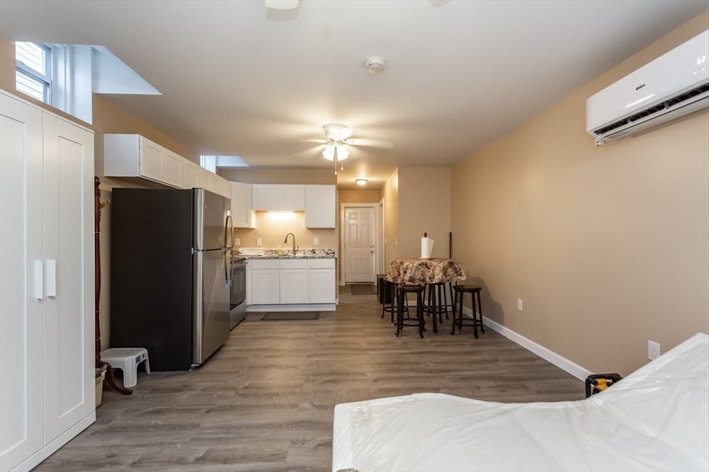 521 Kempton St, New Bedford MA 02740 photo 7