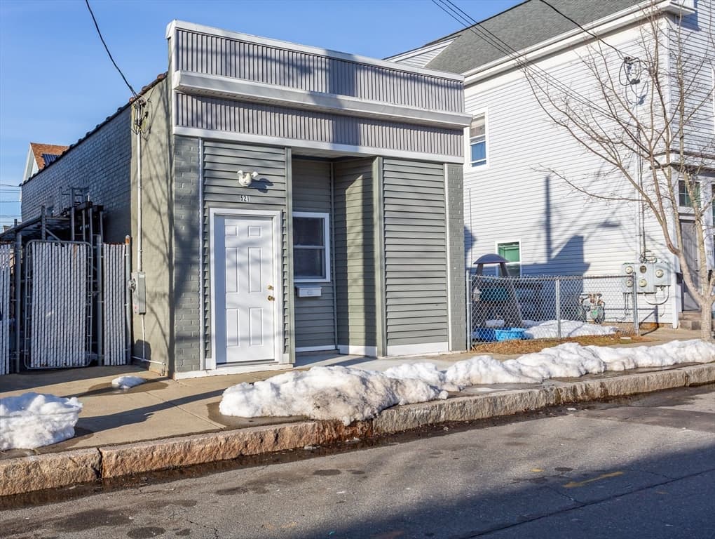 521 Kempton St, New Bedford MA 02740