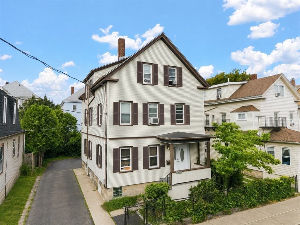21 Salisbury St, New Bedford MA 02744