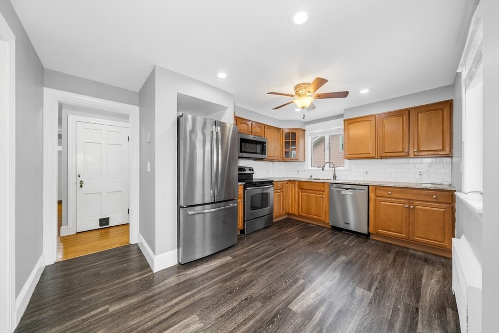 21 Leroy Ave, Haverhill MA 01835 photo 2