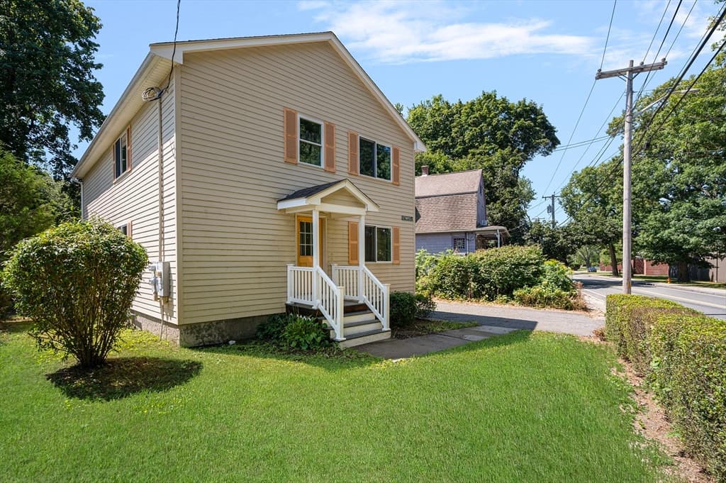 127 Maple St, Attleboro MA 02703 photo 2