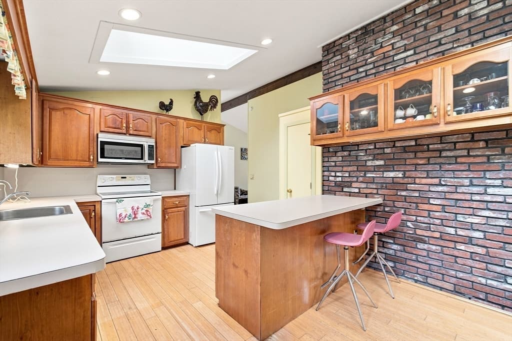 79 Pond Cir, Mashpee MA 02649 photo 5