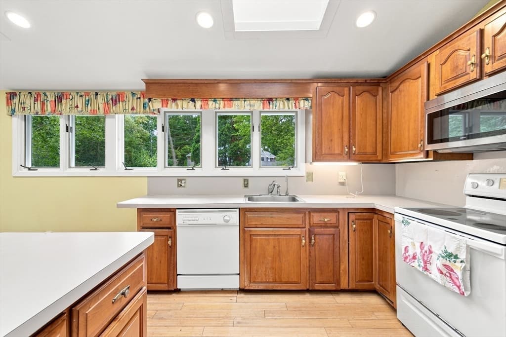79 Pond Cir, Mashpee MA 02649 photo 4