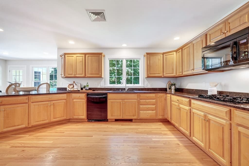 26 Sweeney Ridge Rd, Bedford MA 01730 photo 4