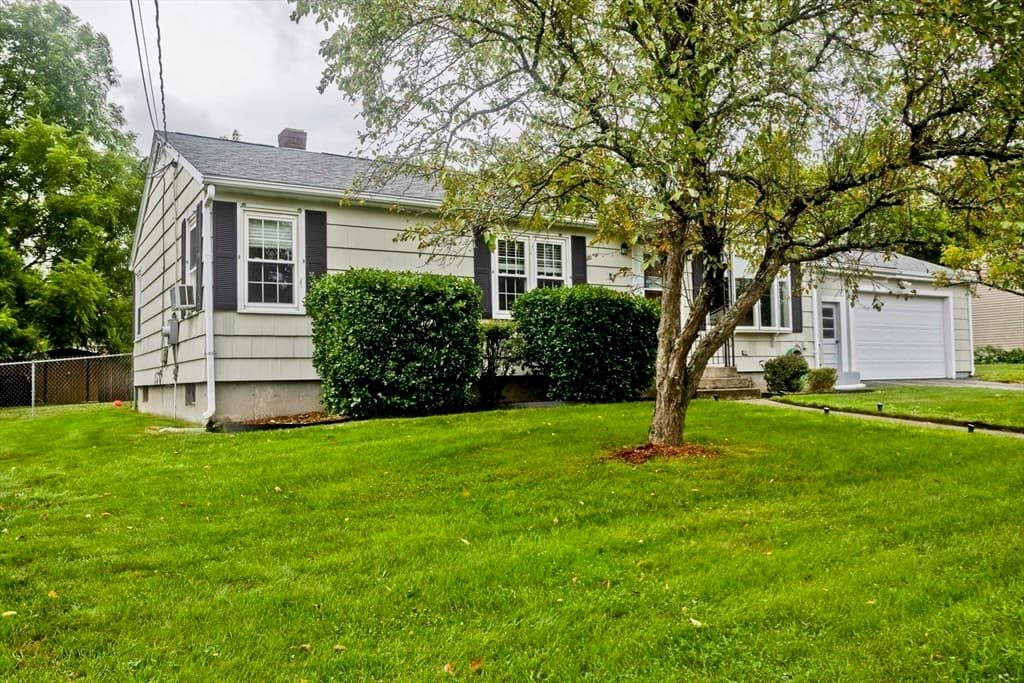 14 Bliss Rd, Bellingham MA 02019 photo 2