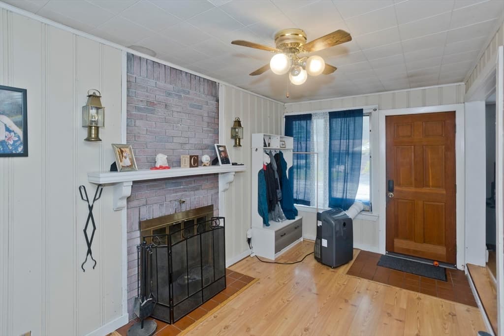 14 Bliss Rd, Bellingham MA 02019 photo 5