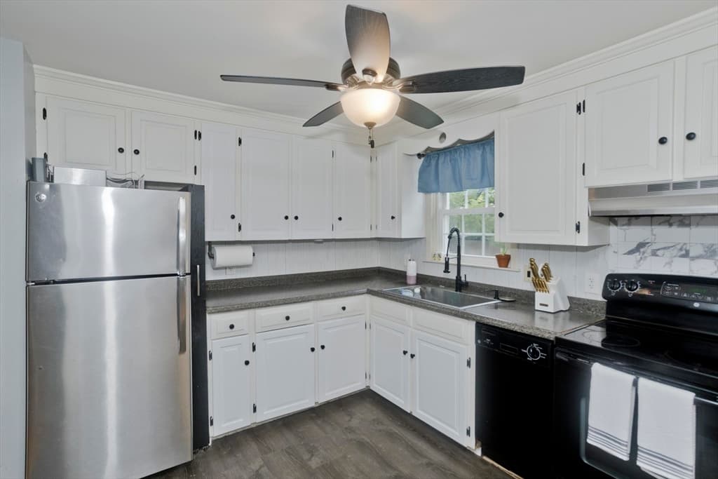 14 Bliss Rd, Bellingham MA 02019 photo 9
