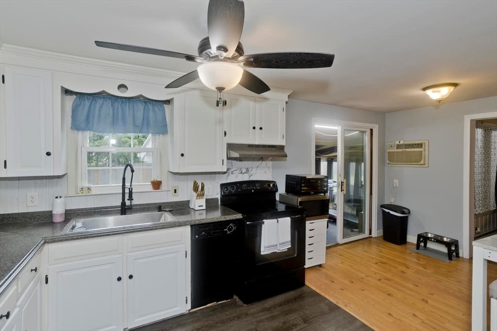 14 Bliss Rd, Bellingham MA 02019 photo 8