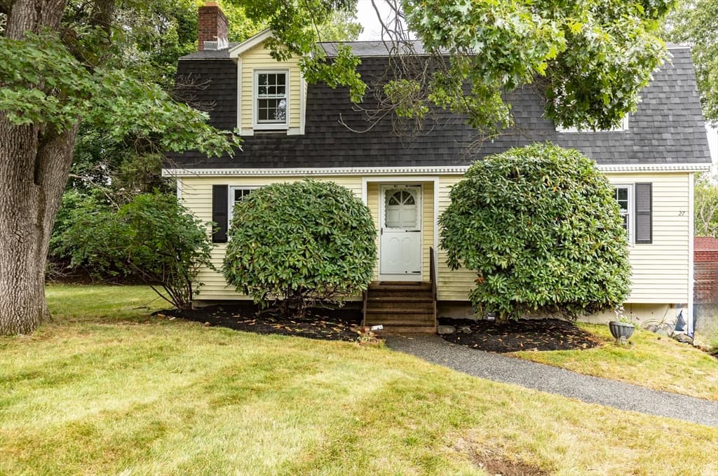 27 Sylvanus Wood Ln, Woburn MA 01801