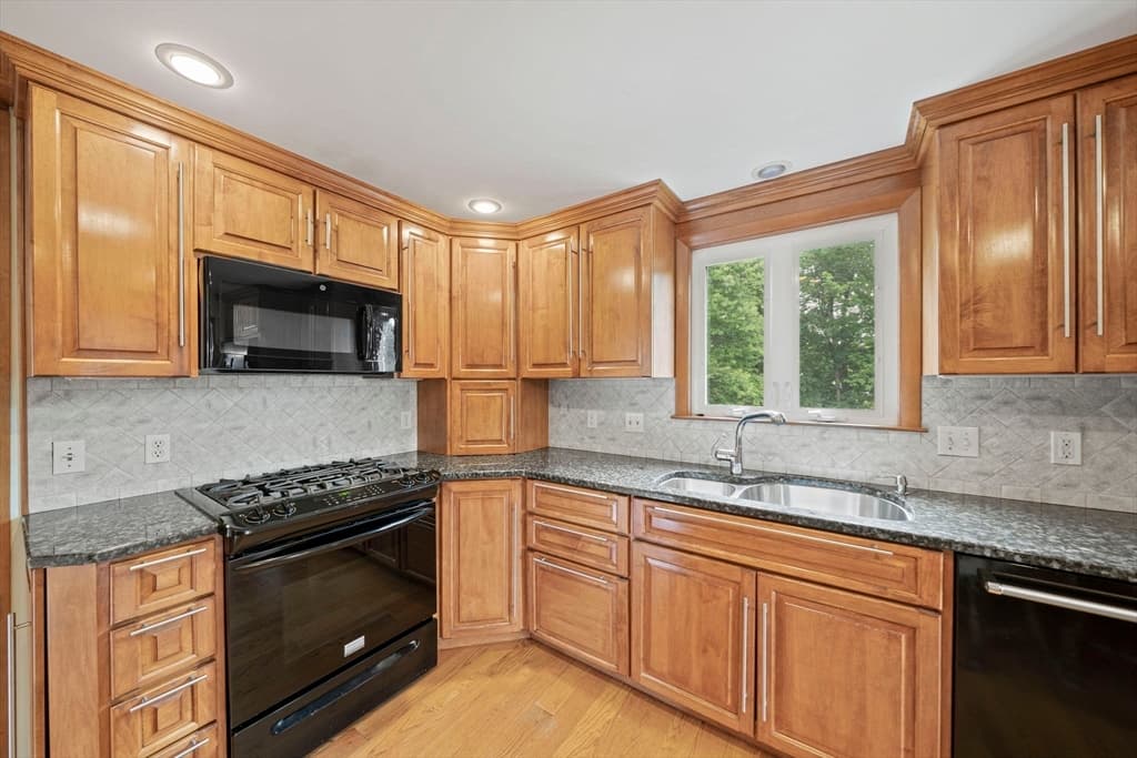 20 Worcester Dr, Norwood MA 02062 photo 13