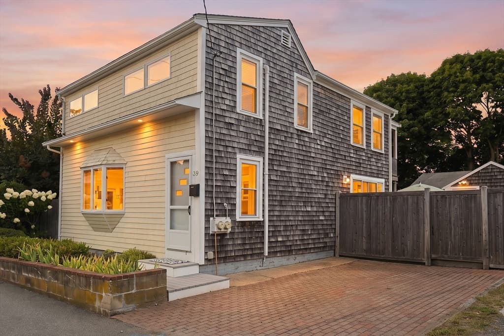 39 Pleasant Street, Provincetown MA 02657