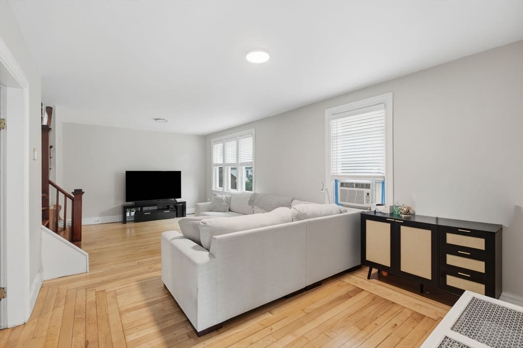 16 Beechcrest St, Warwick RI 02888 photo 3