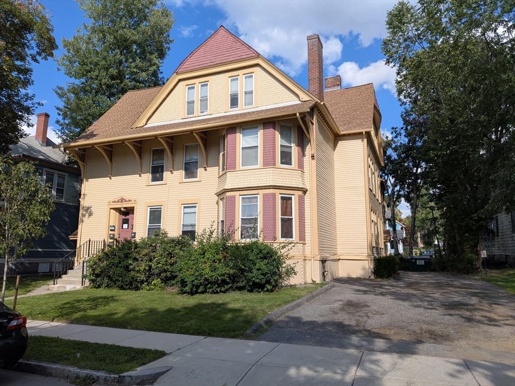 28 Sever St, Worcester MA 01609