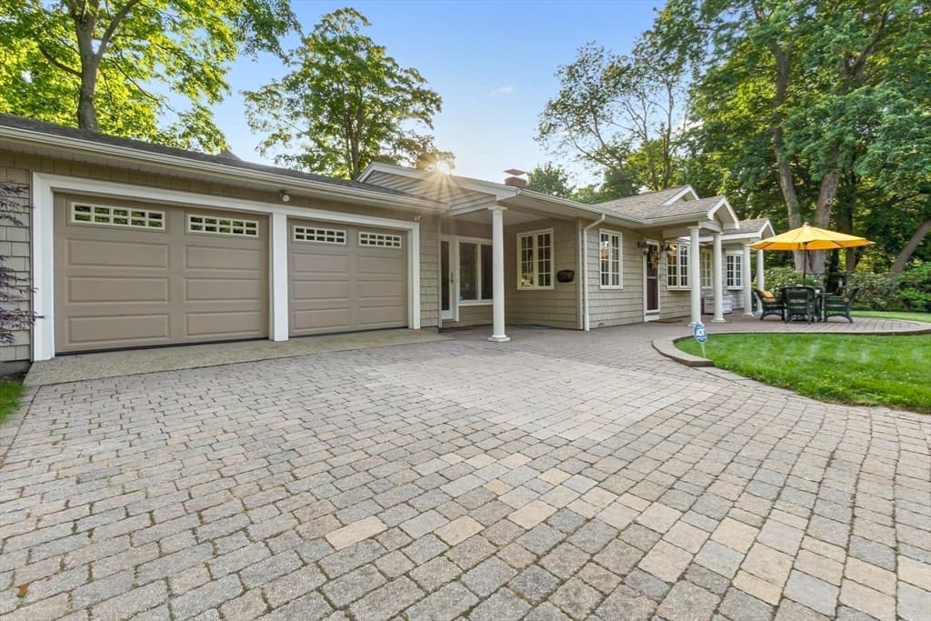 176 Colon St, Beverly MA 01915 photo 32
