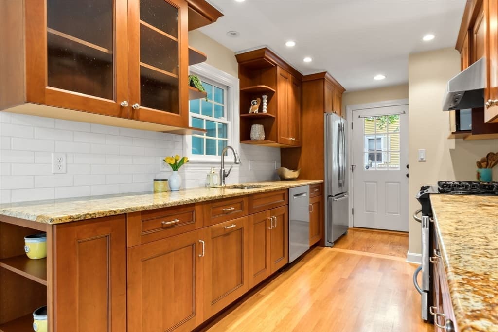 176 Colon St, Beverly MA 01915 photo 9