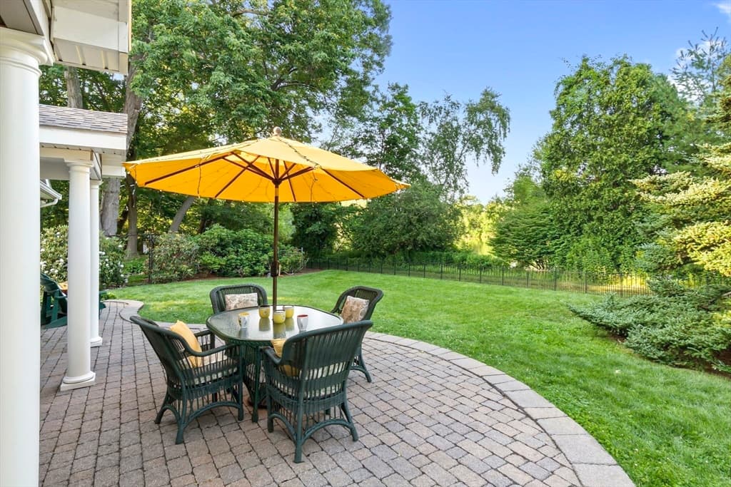 176 Colon St, Beverly MA 01915 photo 4