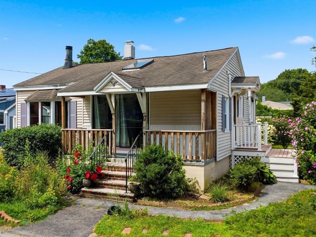 17 Saint James St, Dracut MA 01826
