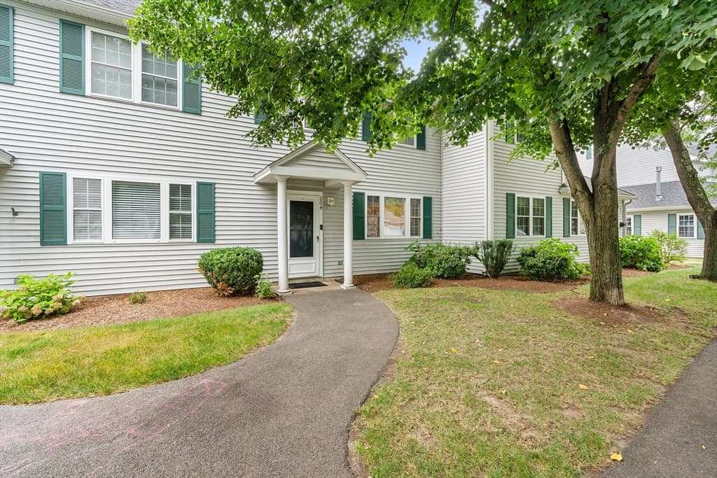 204 Lilac Meadows Way # 204, Ipswich MA 01938