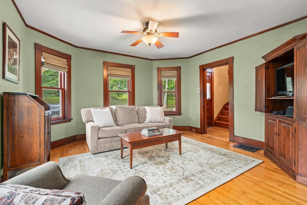 165 E. Lothrop St, Beverly MA 01915 photo 2
