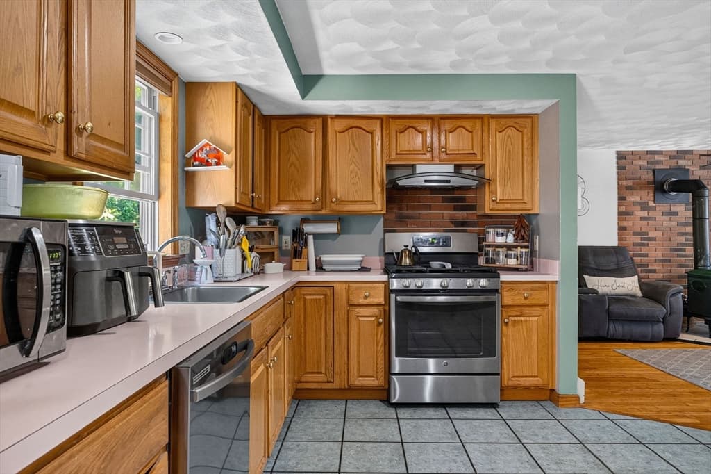 71 Hichborn St, Revere MA 02151 photo 5