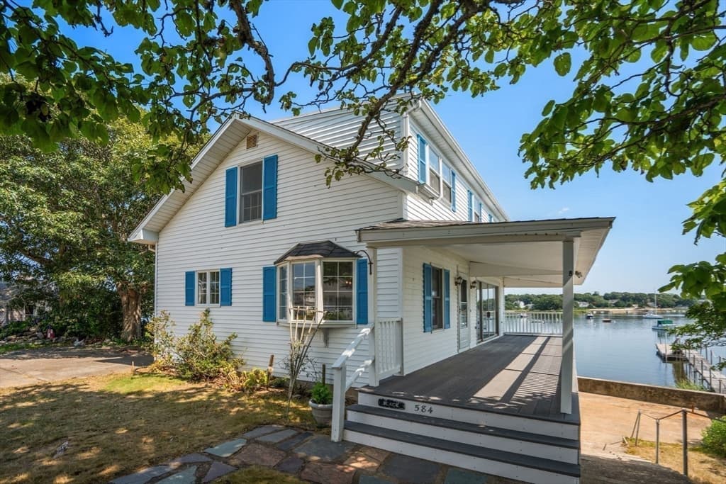 584 Circuit Ave, Bourne MA 02559 photo 4