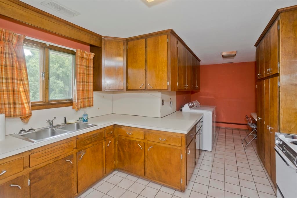 233 Lathrop St, South Hadley MA 01075 photo 12
