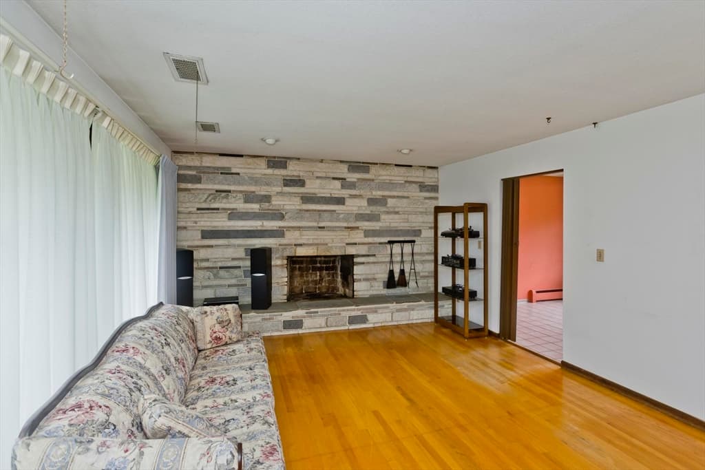 233 Lathrop St, South Hadley MA 01075 photo 7