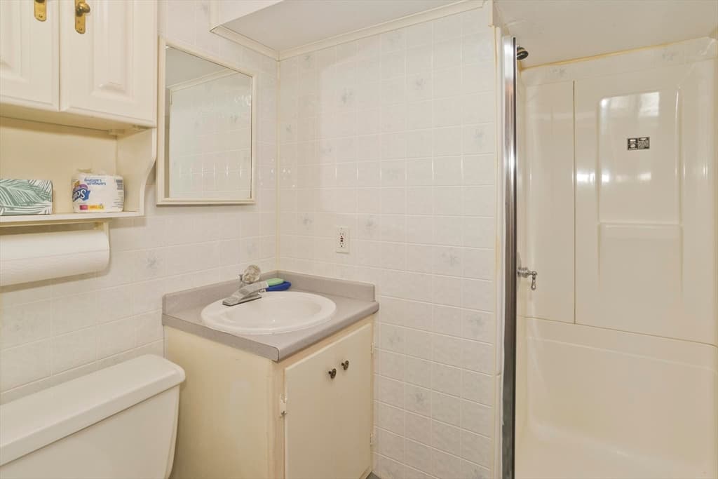 233 Lathrop St, South Hadley MA 01075 photo 24