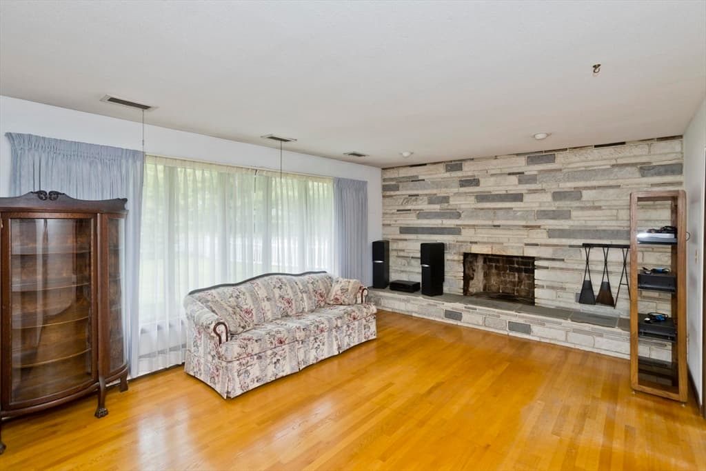 233 Lathrop St, South Hadley MA 01075 photo 4