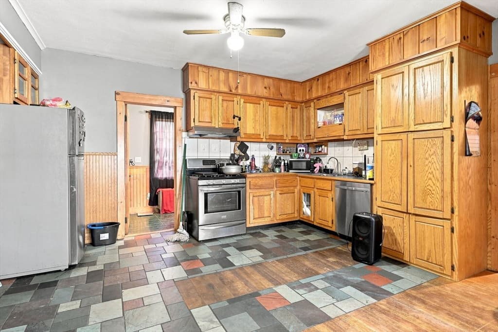 14 Perrault, Chicopee MA 01013 photo 12