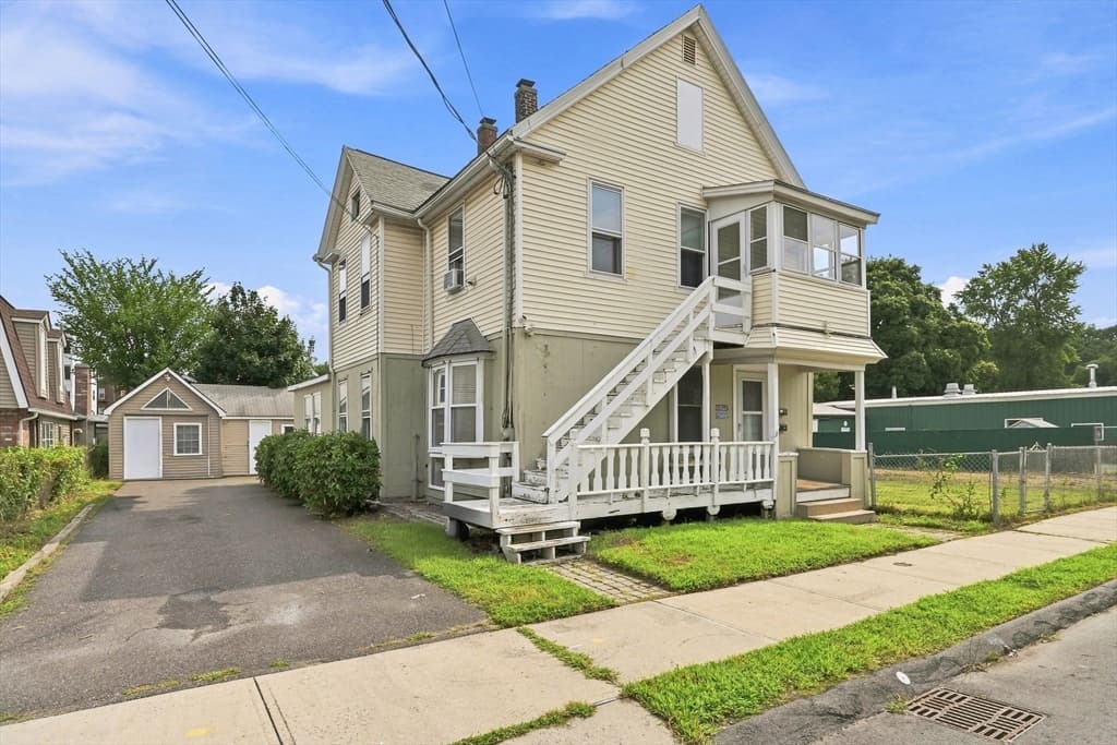 14 Perrault, Chicopee MA 01013 photo 3