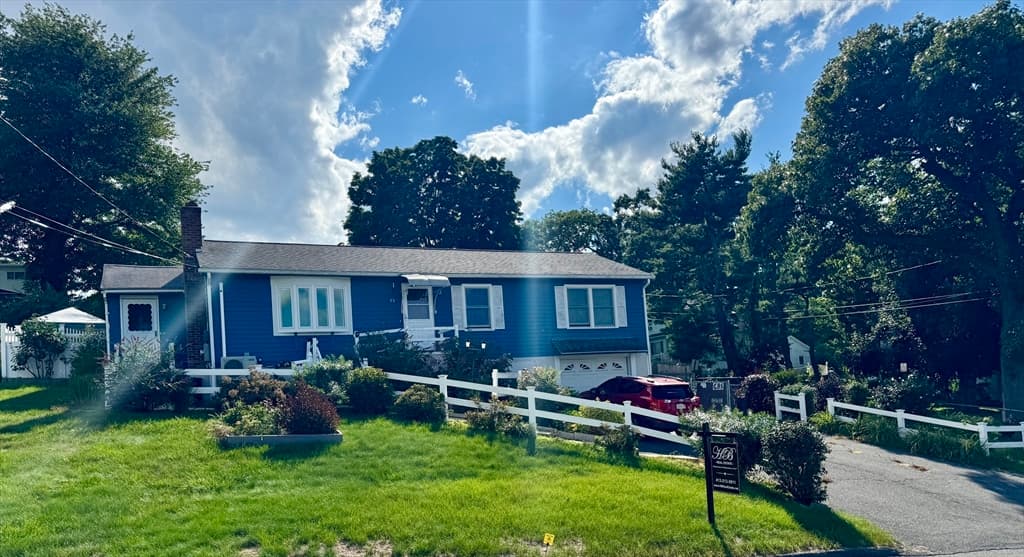 93 Marguerite St, Chicopee MA 01020