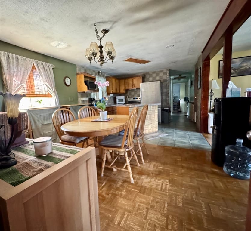 93 Marguerite St, Chicopee MA 01020 photo 5