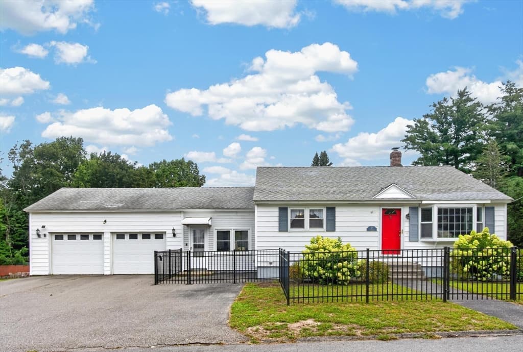 93 York Ave, Fitchburg MA 01420 photo 2