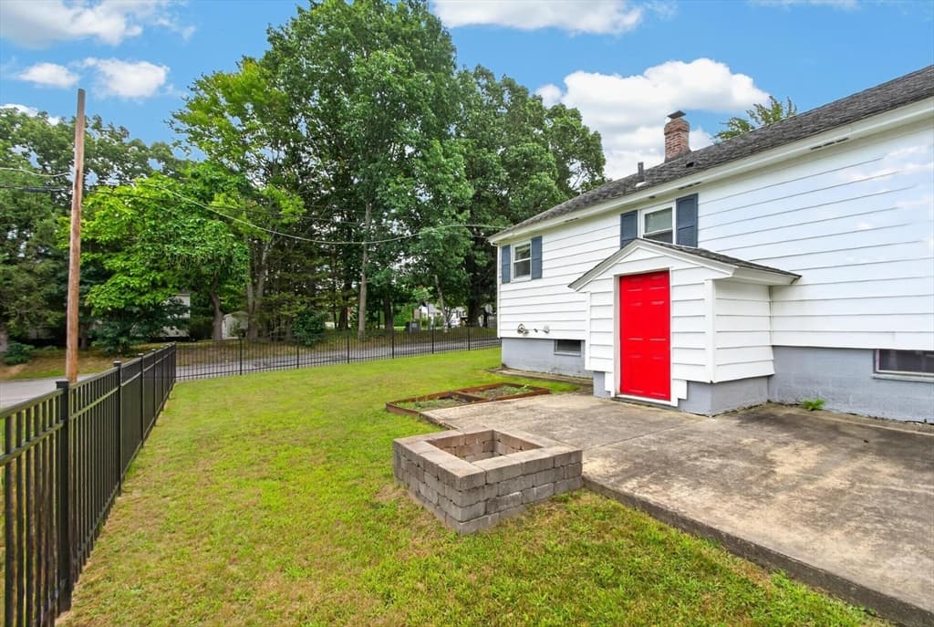 93 York Ave, Fitchburg MA 01420 photo 18